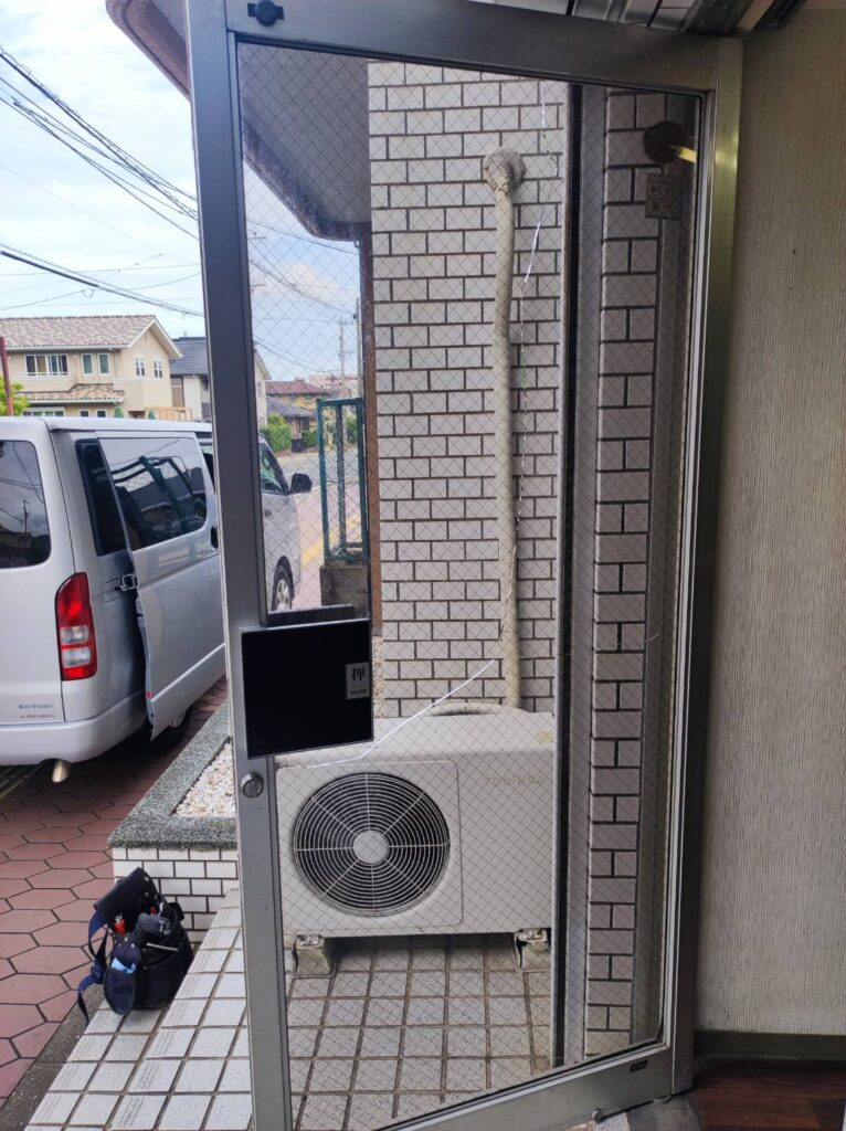 網入りガラス熱割れ