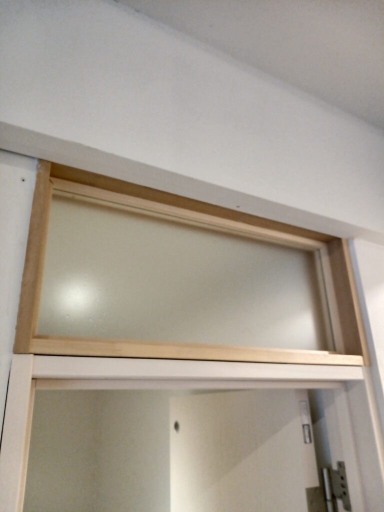 ランマガラス取り付け