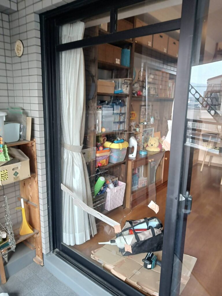 若松区の大判透明ガラス交換前