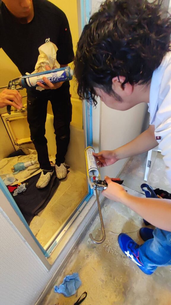 防カビシリコンによる防水仕上げ