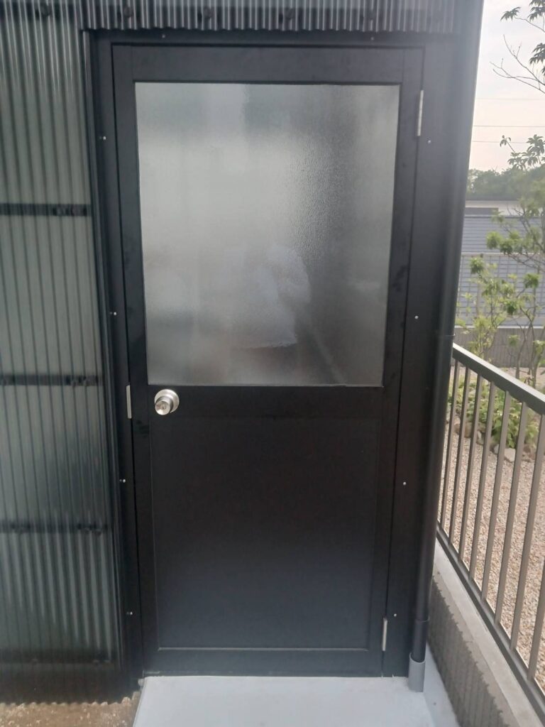 小倉北区の勝手口ドア霞ガラス交換後