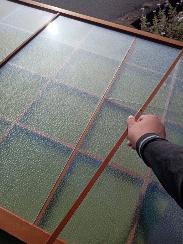 下関市楠乃の障子ガラス撤去作業