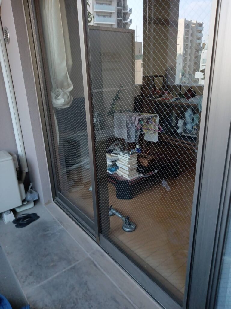 下関市 透明磨き網入りガラス交換後の掃き出し窓
