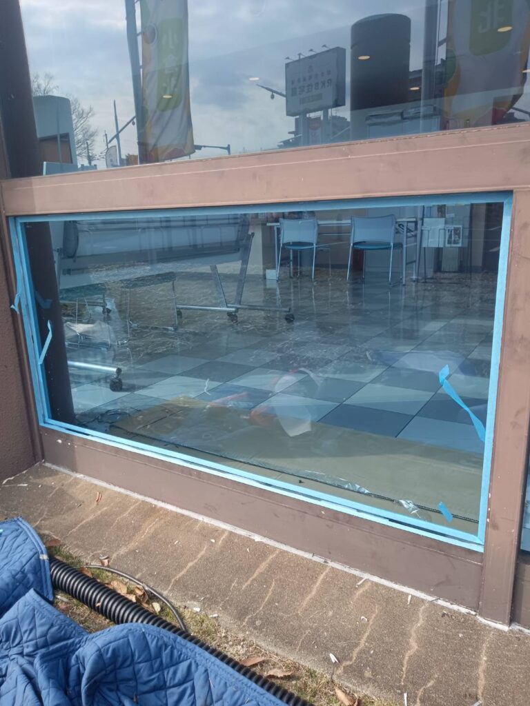 フィルム付きガラス交換後の建て込み作業 下関市