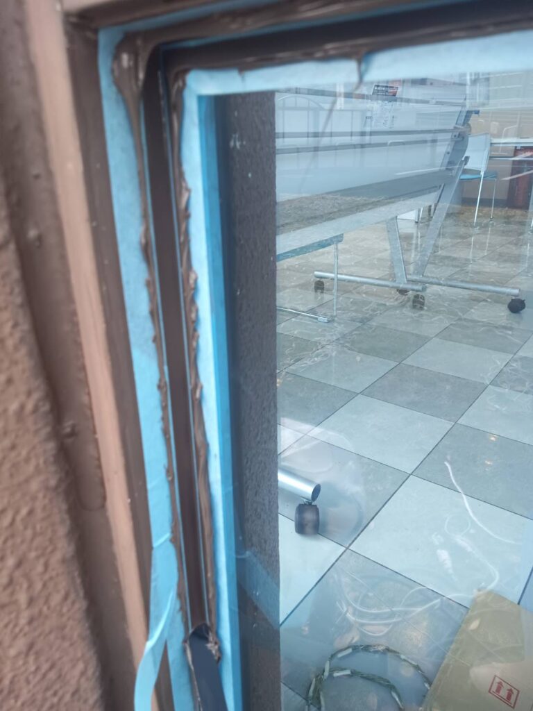 フィルム付きガラス交換後の仕上がり確認 下関市