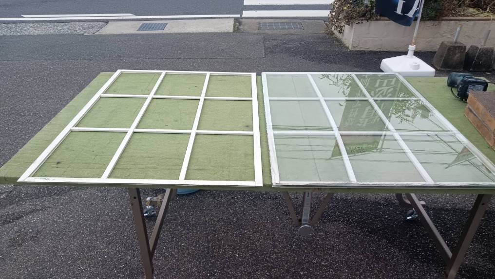 出窓の障子枠を分解している作業 下関市