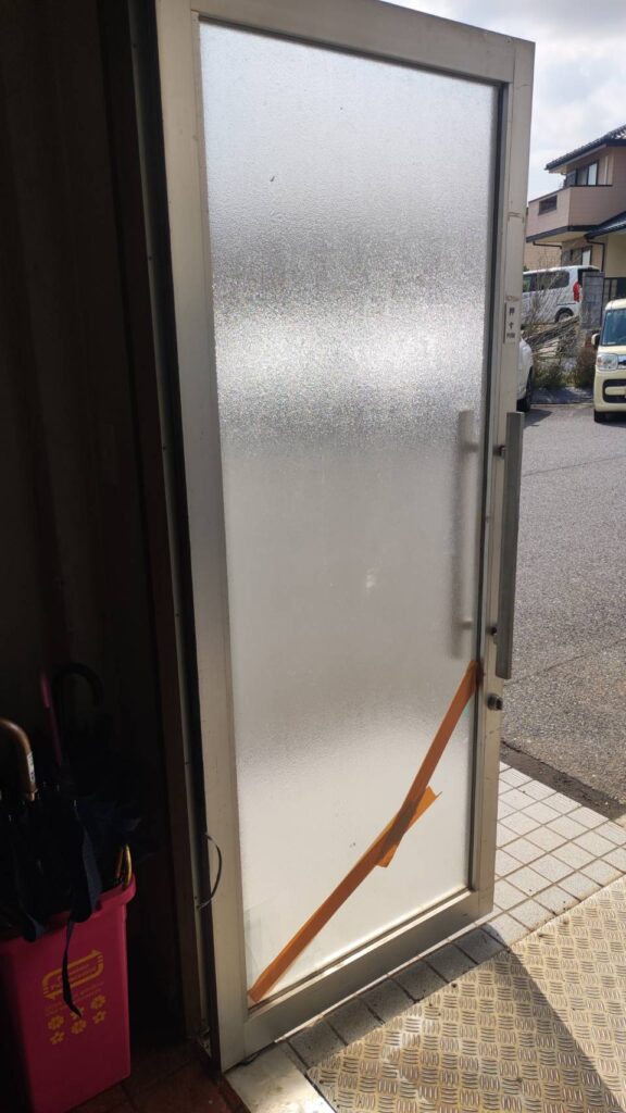店舗ドアガラス交換前