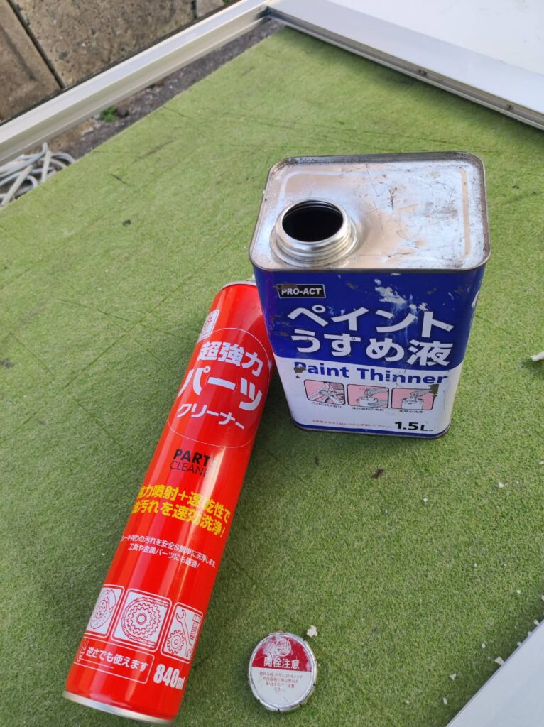 割れたガラスの取り外し作業
