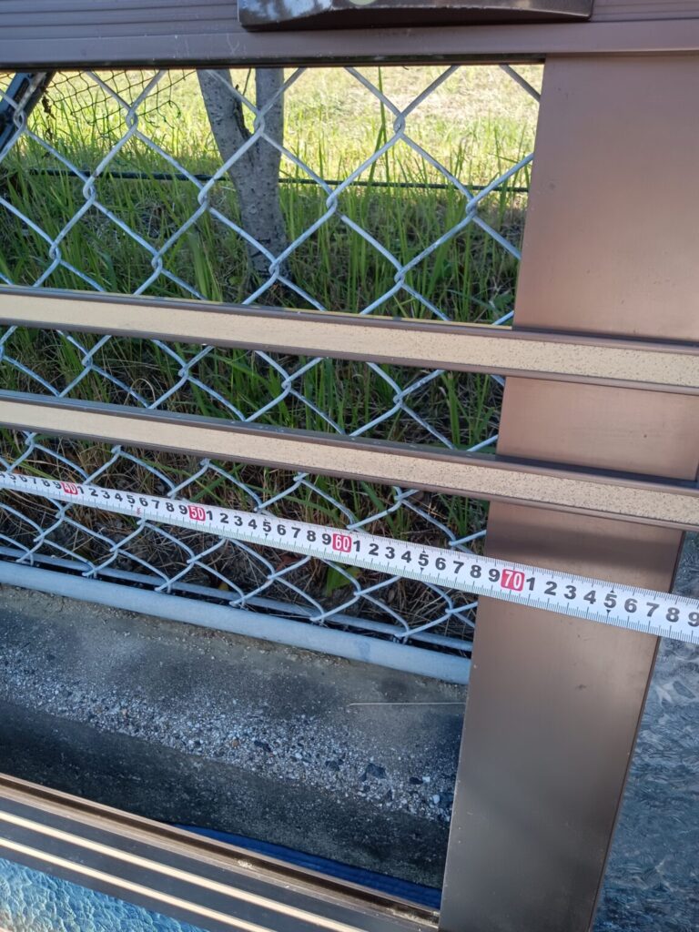 下関市 玄関引戸ガラス採寸作業