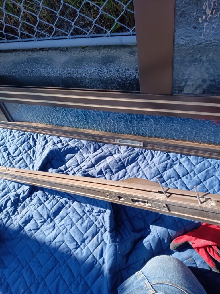 下関市 玄関引戸分解作業