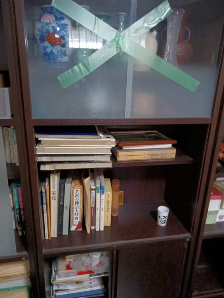 引手加工と四方磨きを施したすりガラス