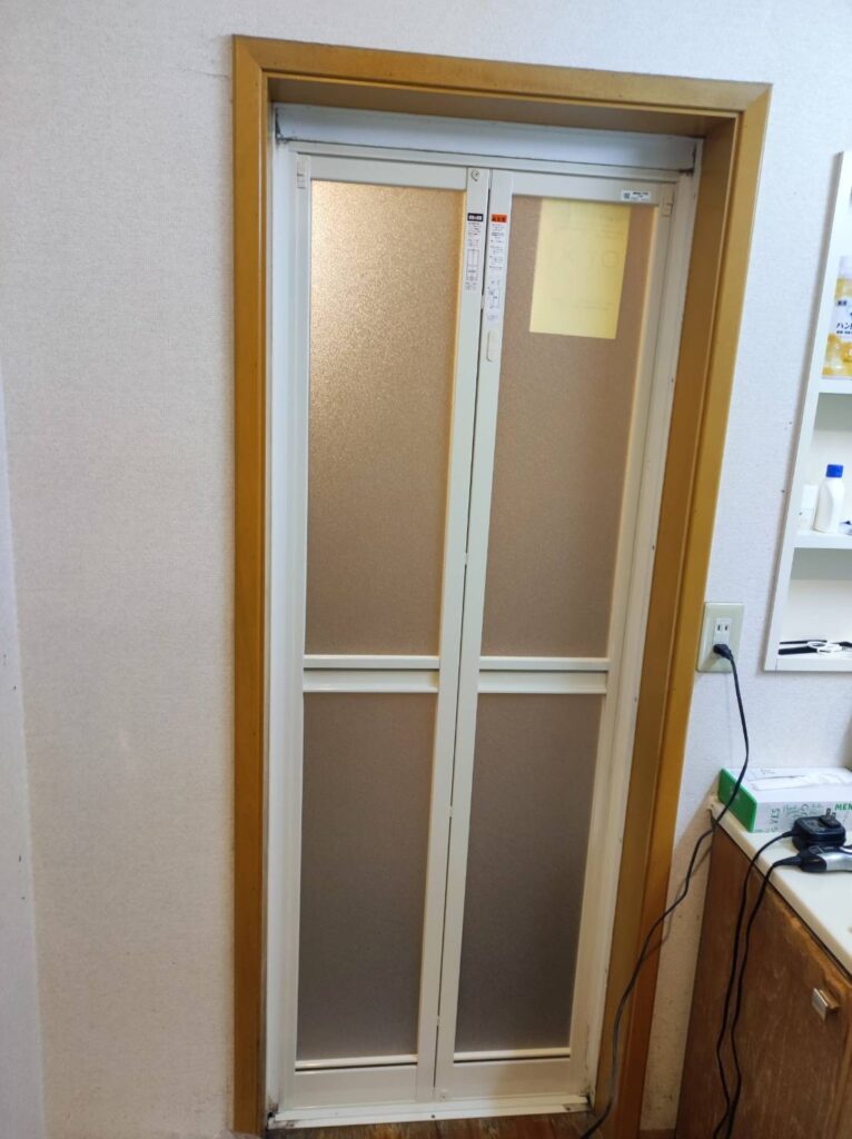 LIXILリシェント浴室折れ戸への交換完了後