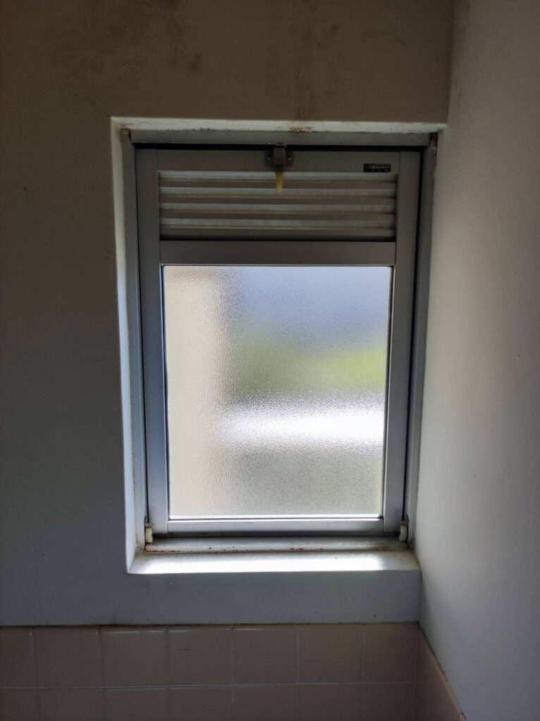 内倒し窓ガラス交換完了