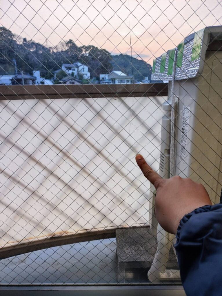 熱割れ網入りガラス