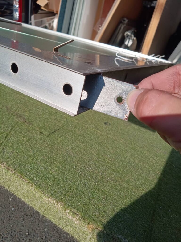 補強プレートを外す