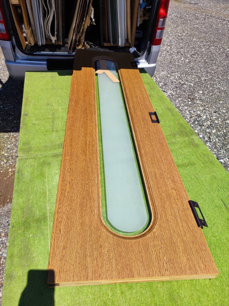 建具ドアパテ付きフロストガラス割れ