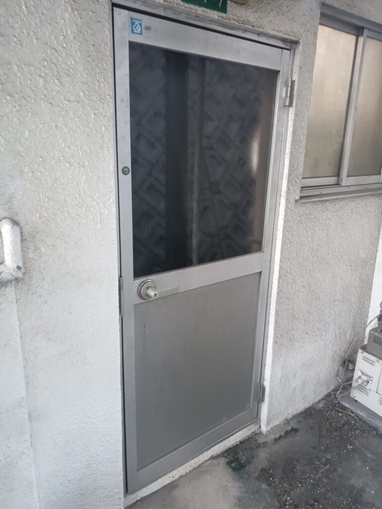 勝手口とガラスドアのガラス交換