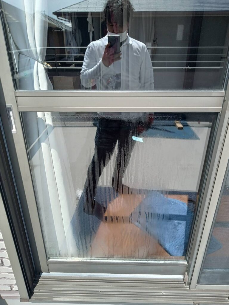 ペアガラス内部結露の施工事例