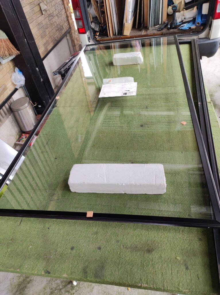 アタッチメント付きペアガラスを使用した断熱ガラス交換の事例