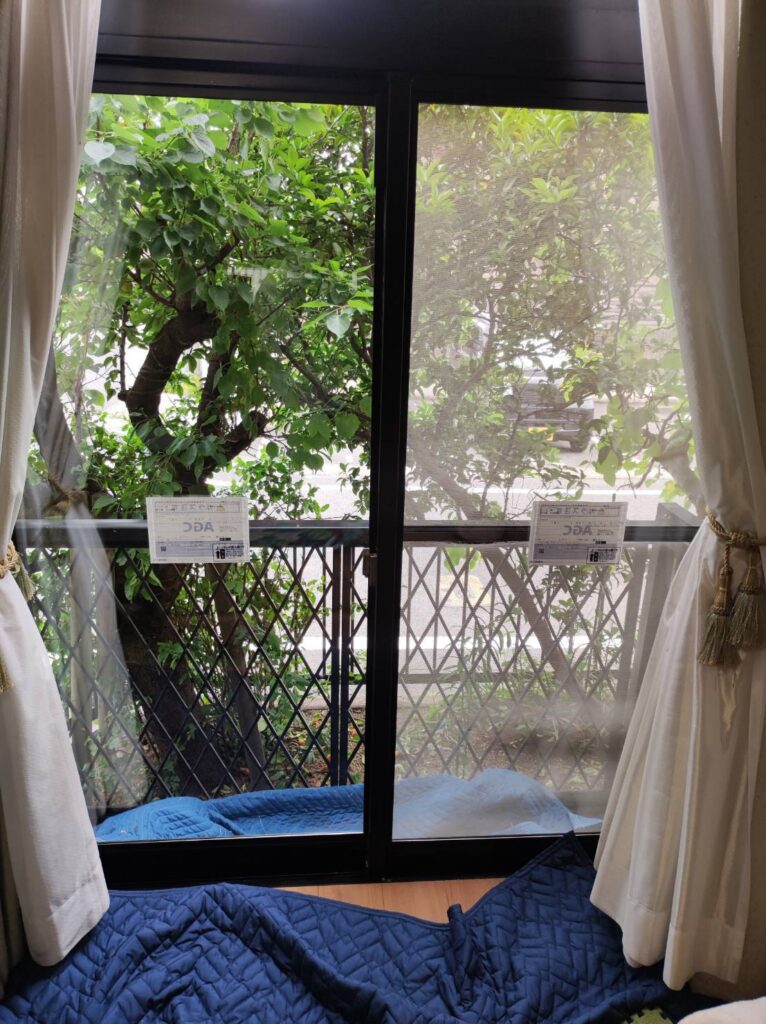 アタッチメント付きペアガラス交換中の様子