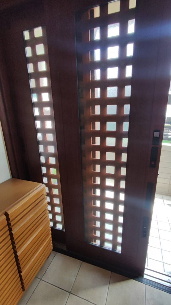 押し縁・押しビード復旧 玄関引き戸ペアガラス交換完了