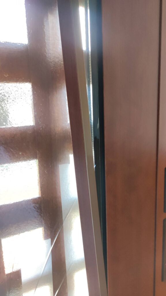 玄関引き戸 ペアガラス交換 金物取り外し