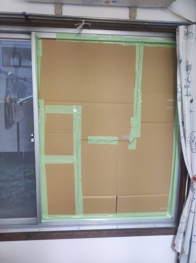 山口市阿知須 透明ガラス修理施工前