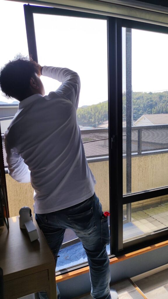 ベランダ掃き出し窓の取り外し作業