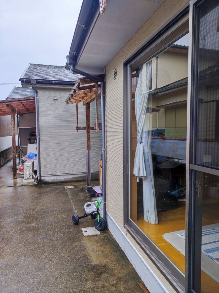 宇部市で大判透明ガラス6mm交換作業中