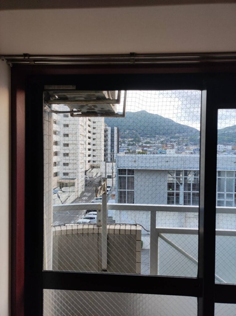 山口市 透明磨き網入りガラス交換後