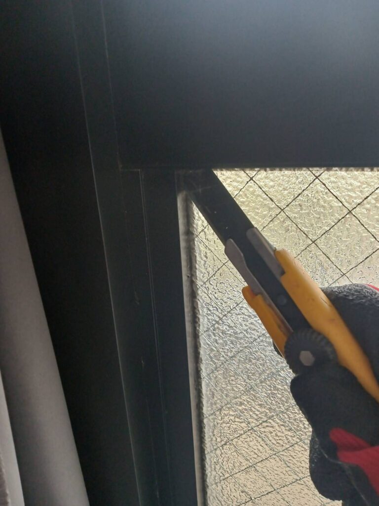 山口市 FIX窓 網入りガラス交換施工前