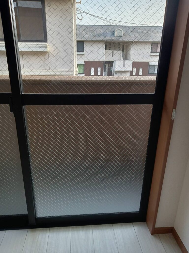 山口市小郡のアパート掃き出し窓 霞ワイヤーガラス交換完了