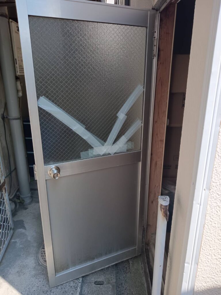 山口市で網入りガラスを交換した防火ガラスの施工写真