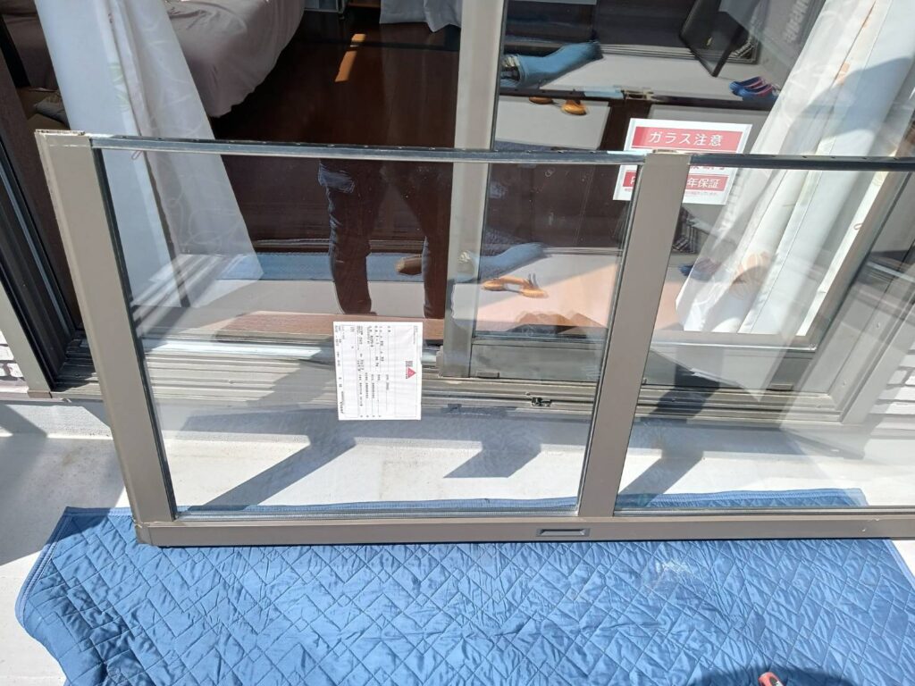 山口市で新しいペアガラスへ交換しているMADOSUKEガラス店