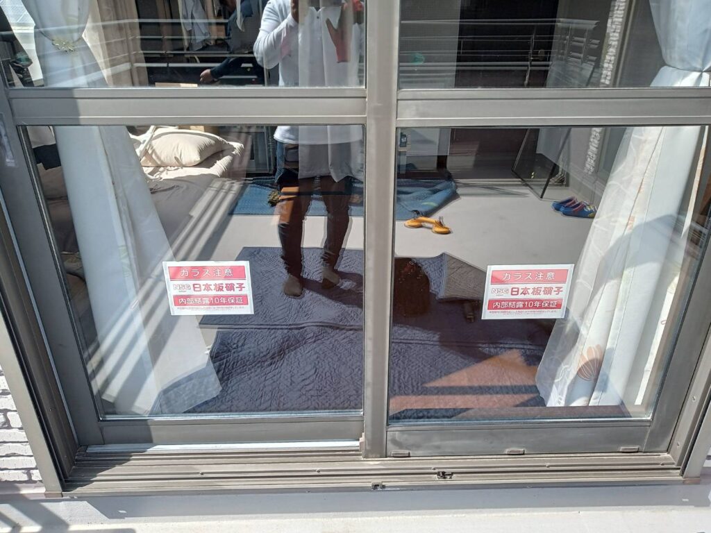 山口市で内部結露したペアガラスを交換した後の窓ガラス
